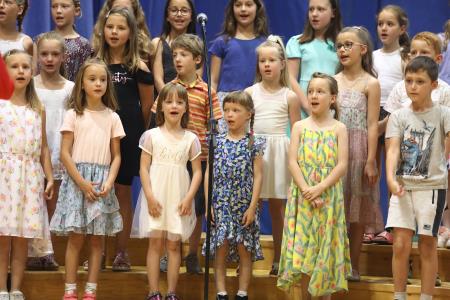 PRIREDITEV OB DNEVU DRŽAVNOSTI IN ZAKLJUČKU ŠOLSKEGA LETA 08 FOTO LJUBO VUKELIČ